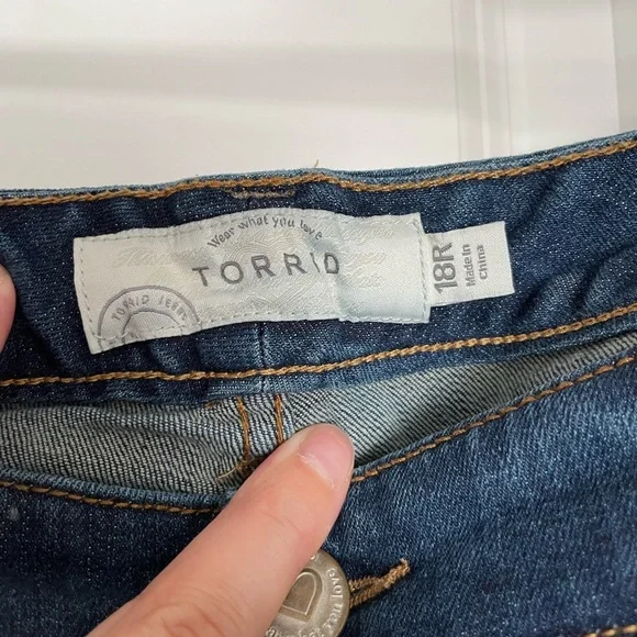 Torrid Girlfriend Style Jeans Size 18R Dark Wash - Picture 4 of 9